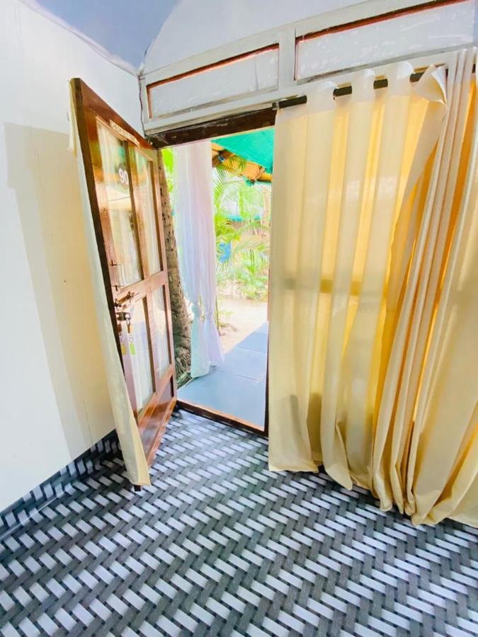 Tent Cressida Cyrus パロレム 部屋 写真